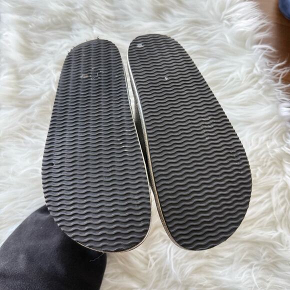 Free People Women’s Sidelines Footbed Sandals Metallic Silver Slip-On Crisscross - Picture 8 of 9